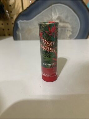 Almay Treat Yourself #LipVibes Red Lipstick